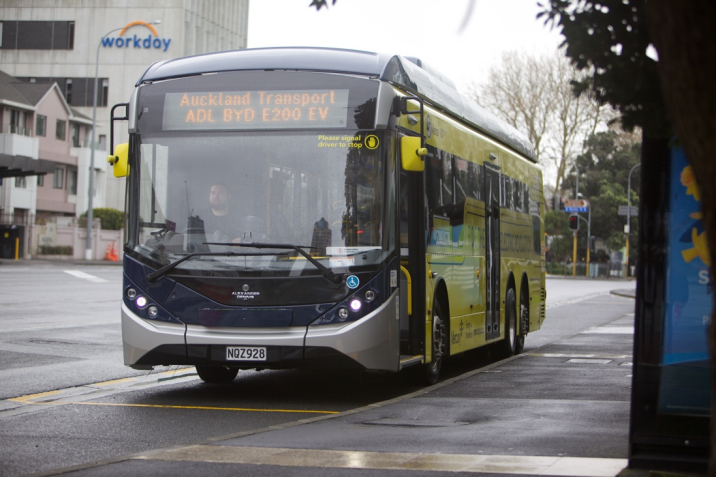 比亚迪首台BYD ADL Enviro200EV XLB纯电动大巴驶入“风帆之都”新西兰298.png