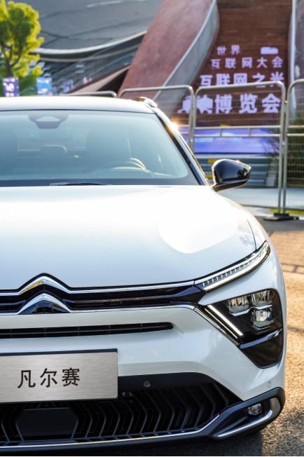 凡尔赛C5 X互联网大会亮“科技底牌”：智能车机比肩头部主流水平 云、管、端筑客户信息安全3248.png